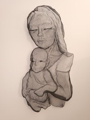 B-502 אישה אסיתית עם תינוק