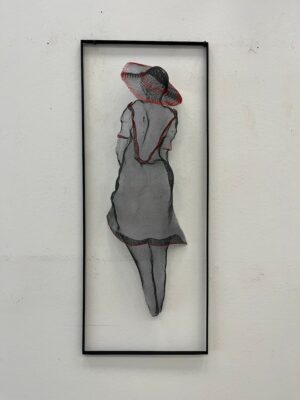 152-ליידי עם כובע אדום