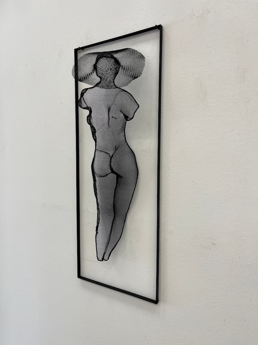 3345- woman behind - Image 2
