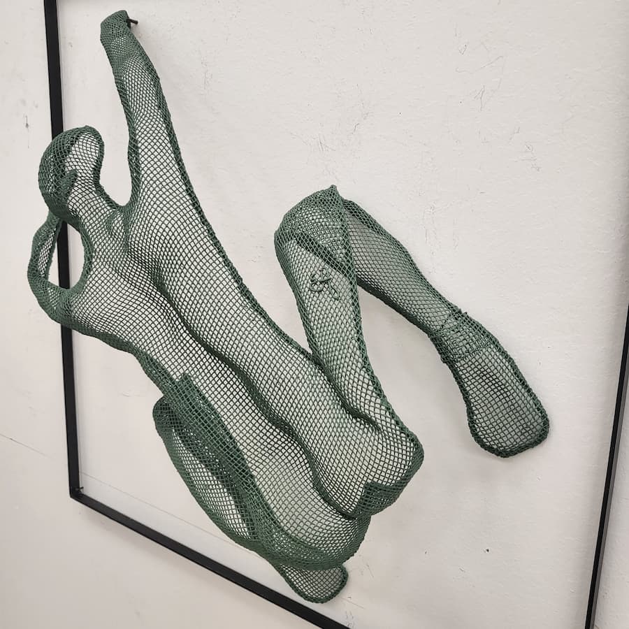 2222- Green wall climber in a frame - Image 3