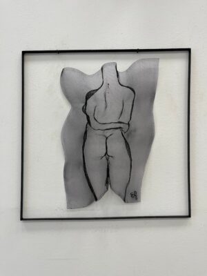 136-אישה מאחורה